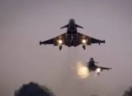 "ضربة جوية أمريكية تهز صنعاء.. استهداف قيادي حوثي وسط انتشار أمني مكثف"