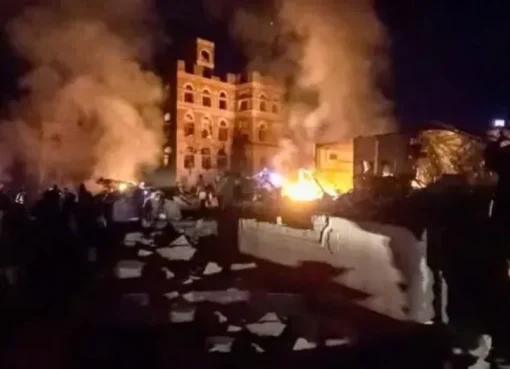 "مقاتلو الحوثي يكشف لحظة إطلاق الصاروخ وسقوطه على سوق في صنعاء: "فيديو