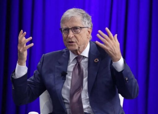 “بيل غيتس يفجر مفاجأة: وظيفتان في مهب الريح بسبب الذكاء الاصطناعي!”