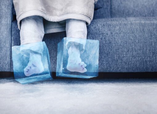 احذر.. برودة القدمين قد تكشف عن مشكلة صحية خطيرة