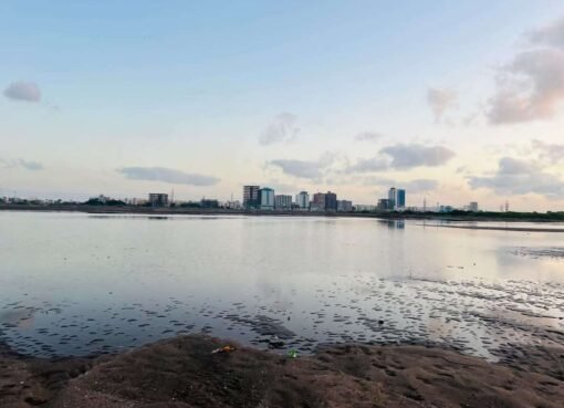 الصحفي بن لزرق يعلق على حدوث ظاهرة غير طبيعية بعدن..شاهد ماقاله