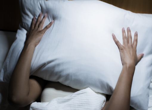 تعرف على أفضل خدعة بسيطة تهدئ دماغك وتسرّع النوم