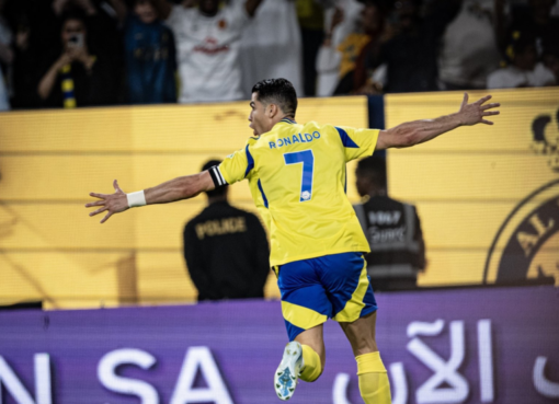 "رونالدو يتألق: ثنائية خاطفة تمنح النصر فوزًا مثيرًا على الرياض"