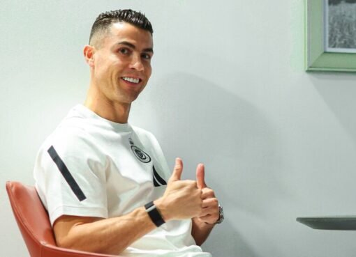 "رونالدو يتلقى هدية تاريخية في السعودية – إنجاز جديد يُضاف إلى سجله!"