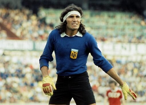 "رحيل الأسطورة.. الحارس 'المجنون' يغادر الملاعب إلى الأبد"