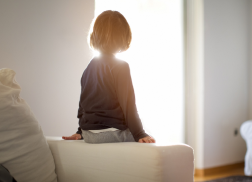 دراسة صينية حديثة تسلط الضوء على تأثير غياب الأشقاء في تشكيل بنية دماغ الطفل الوحيد وسلوكه عند البلوغ