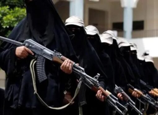 "اقتحام مسلح: الحوثيات يحولن قاعات الاختبار إلى منابر طائفية في صنعاء"