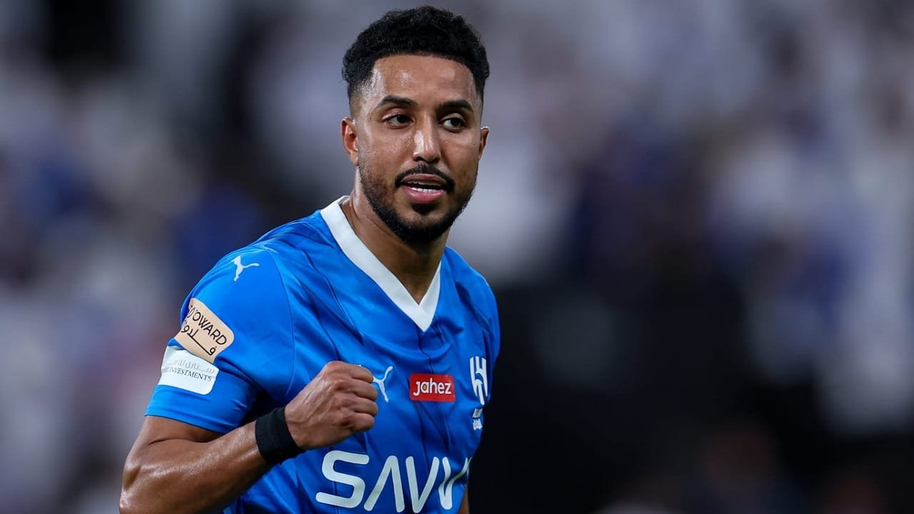 فرحة جماهيرية: سالم الدوسري يُعزز ارتباطه بالهلال حتى 2027
