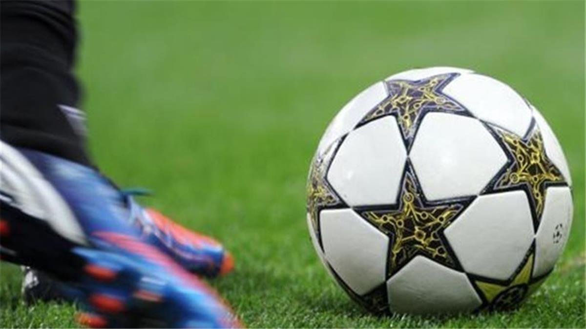 الدوري الإنجليزي ودوري يلو: مواعيد المباريات والقنوات الناقلة