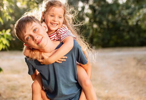 "نعم، إنه أخي"حين تصبح الأخوة عنوانًا للتضحية.. كيف ألهمت هذه الكلمات العالم؟