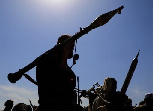 الحوثيون يصعّدون: ضربة جديدة تستهدف مطار بن جوريون وسط تصاعد التوتر!