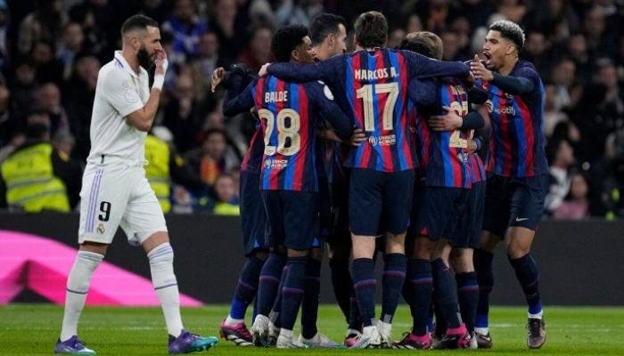 الكلاسيكو يقترب وبرشلونة في أزمة.. هل يفقد الفريق أربعة من نجومه بسبب البطاقات الصفراء؟