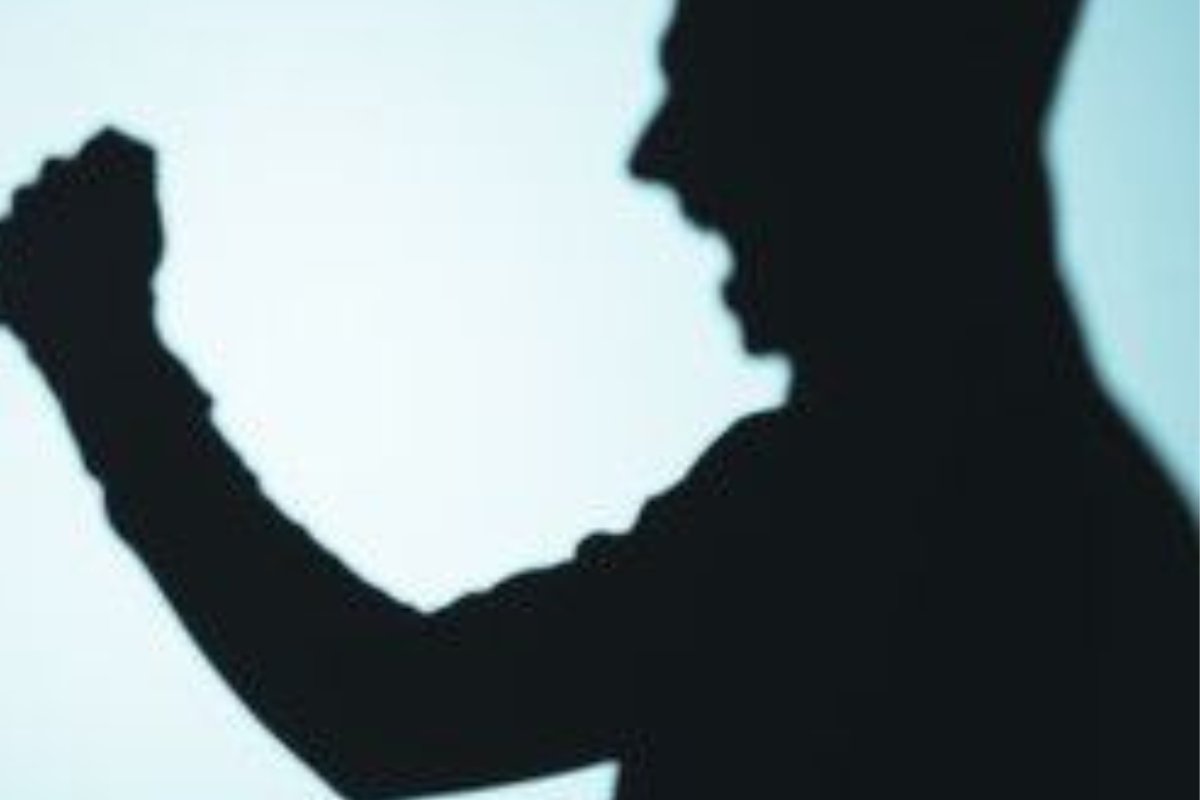 الطب الشرعي يكشف الغموض: كيف يميز بين القتل والانتحار؟