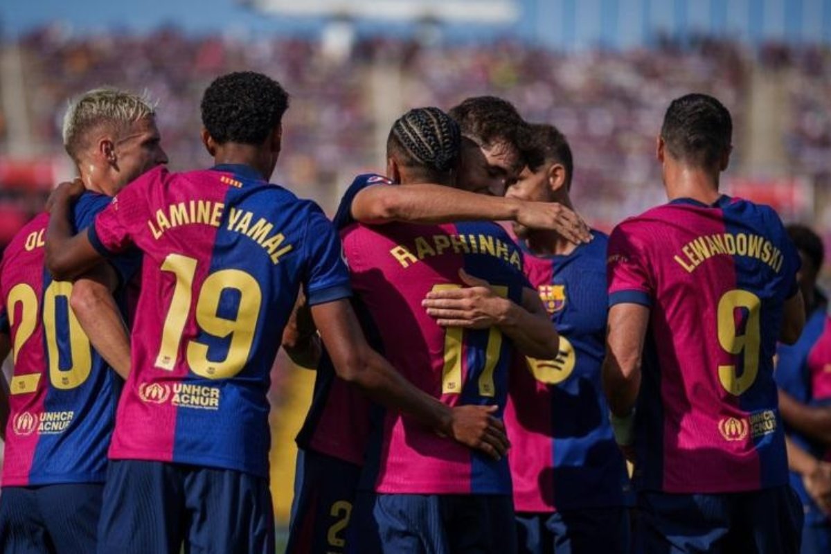 "لامين يامال أساسيًا أمام كومو في نهائي خوان جامبر… فليك يعلن التشكيل الرسمي"