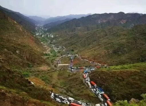 إغلاق طريق حيوي بين الشمال والجنوب.. ما الأسباب وراء القرار المفاجئ؟