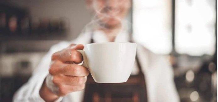 "مشروب" شهير يسهم في إطالة العمر ويقلل الإصابة بأمراض القلب