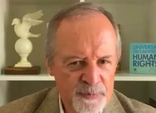 لغز تحرير الحديدة: من يقف وراء العرقلة؟ السفير البريطاني الأسبق يكشف المستور!