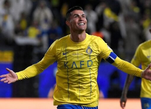 صدمة الموسم: هل يُفجر الهلال مفاجأة ويخطف رونالدو من النصر بشروط "خيالية" قبل المونديال؟