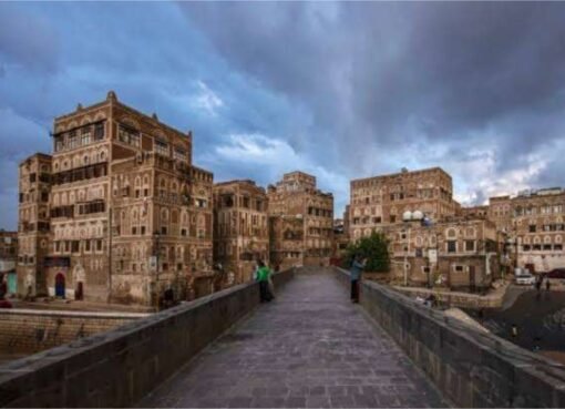 استاذ جامعي يوجه رسالة مؤثرة الى طلابه ويدعوهم الى تجنب الدارسة