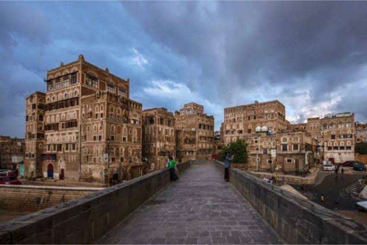 استاذ جامعي يوجه رسالة مؤثرة الى طلابه ويدعوهم الى تجنب الدارسة
