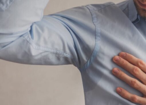 وداعًا لرائحة العرق: مكون منزلي بسيط يقضي عليها تمامًا في الصيف!