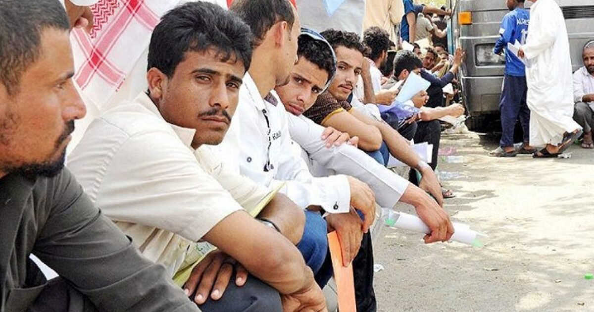 بشرى غير مسبوقة لليمنيين: السعودية تكسر قيود الكفيل وتفتح 30 مهنة جديدة!