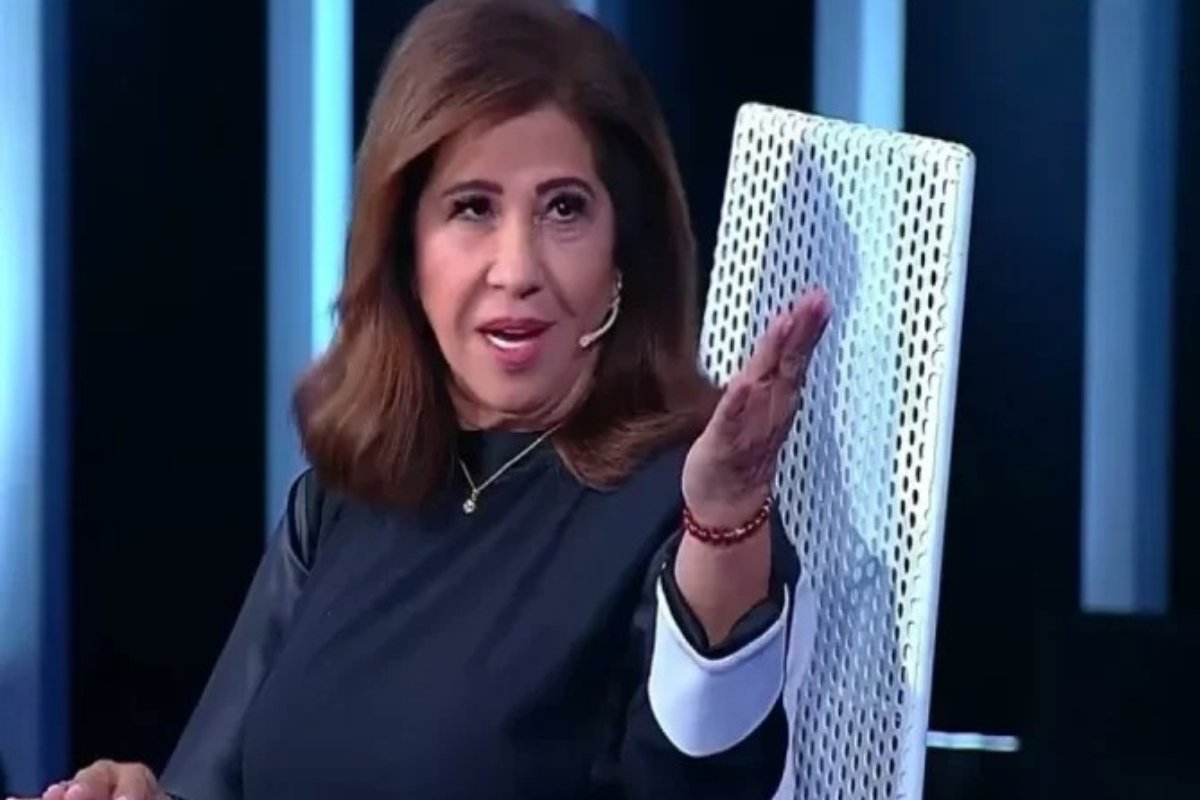 ليلى عبد اللطيف تثير الجدل بتوقعات جديدة: جنازة رئيس واختفاء طائرة.. هل مصر في دائرة الخطر؟