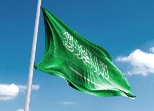 فرصة ذهبية للأجانب.. السعودية تتيح تأشيرة عمل مؤقتة مجانًا وبدون شروط معقدة