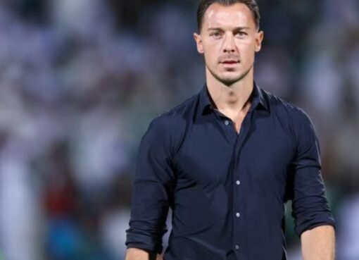 نهاية غير متوقعة: يايسله يُعلن الرحيل عن الأهلي وسط ذهول الأنصار!