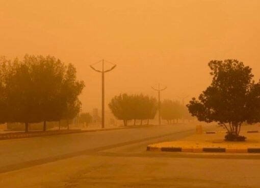 عاجل من الرياض: موجة غبار كثيفة تُربك الحياة وتُجبر السكان على التزام المنازل.. متى تنتهي هذه الأجواء؟