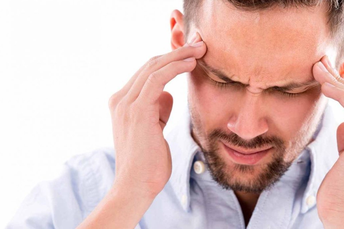 الكشف عن الجاني الصامت: فيتامين واحد نقصه يسبب آلامًا مبرحة في الرأس والساقين.. لا تتجاهله!