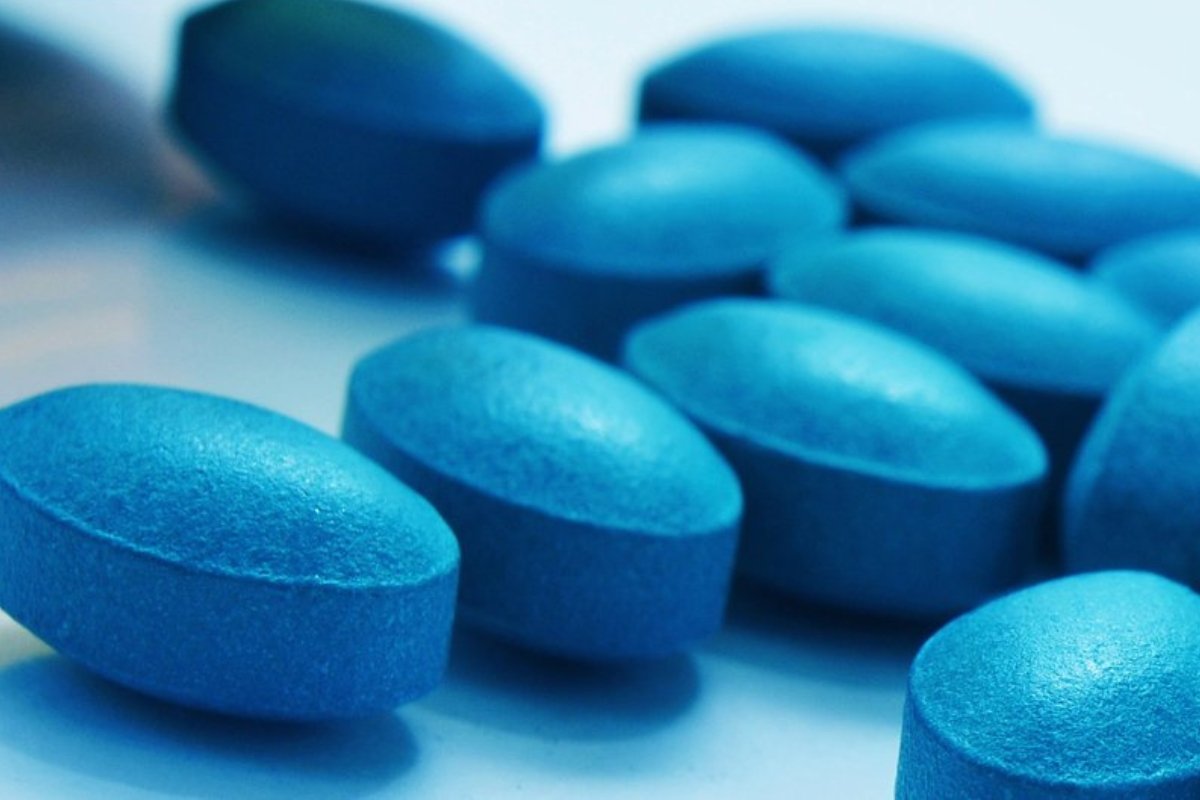 ثورة في القدرة: عشبة يونانية تتفوق على الفياجرا بـ 6 مرات.. سرّ طبيعي جديد!