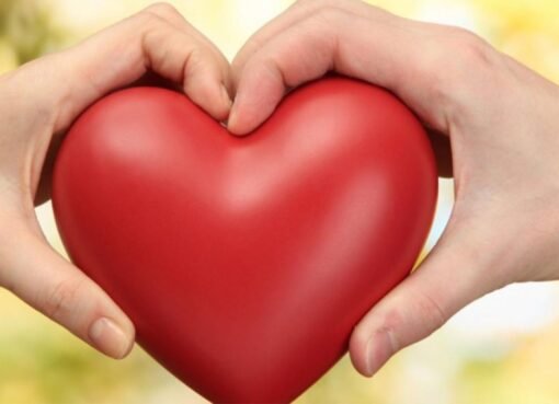 حين يتحول الإعجاب إلى أزمة.. زوجة تقع في حب مشهور ورد فعل الزوج يصدم الجميع!