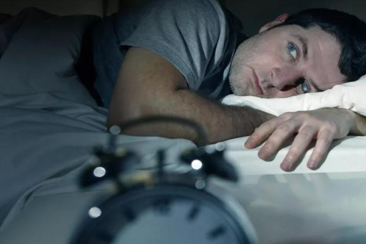 خطر الوحدة في الليل: لماذا نهى النبي عن النوم منفردًا؟ اكتشف الحكمة النبوية!