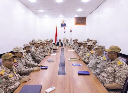 في خطوة غير مسبوقة: وزير يمني يتفقد جبهات القتال بنفسه!