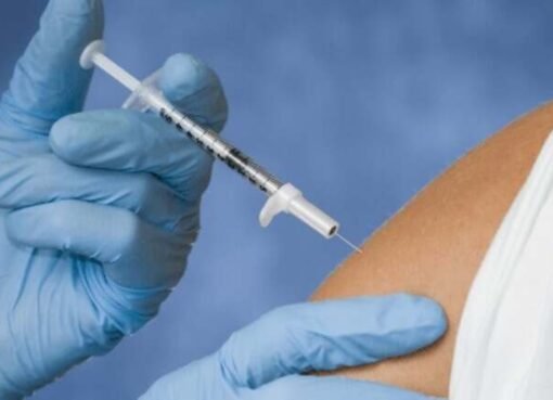 خبر هام لحجاج 1446: وزارة الصحة السعودية تُقرّ 3 لقاحات أساسية وإلزامية قبل أداء المناسك!