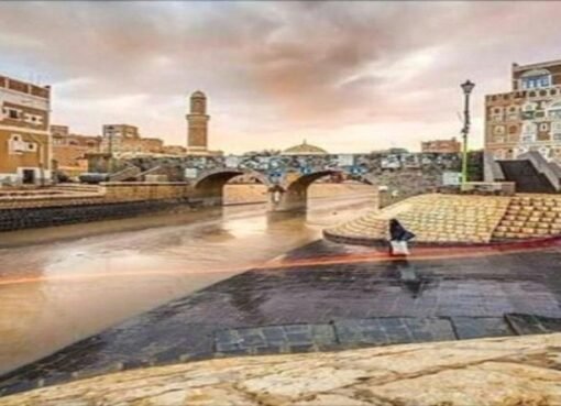 شارع الستين يتحول إلى نهر هائج يبتلع المركبات ويشل العاصمة