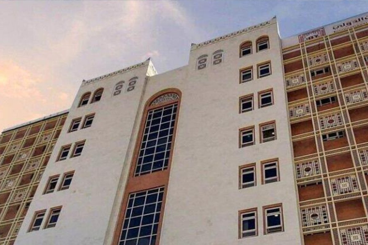 ضربة مالية قوية: عقوبات أمريكية تستهدف بنكاً بارزاً في صنعاء لدعمه الحوثيين
