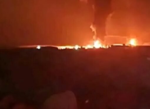 كارثة مشتعلة.. ألسنة اللهب تلتهم مستودع ناقلات النفط في صنعاء