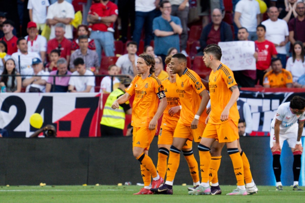 ريال مدريد يستغل النقص العددي ويضرب إشبيلية بثنائية نظيفة!