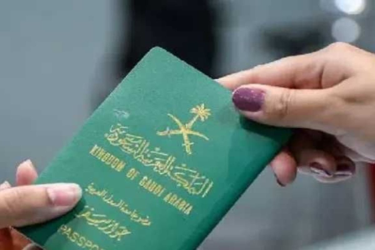 السعودية تفتح الأبواب.. تأشيرات مجانية للعمل والحج والعمرة ابتداءً من 2025!