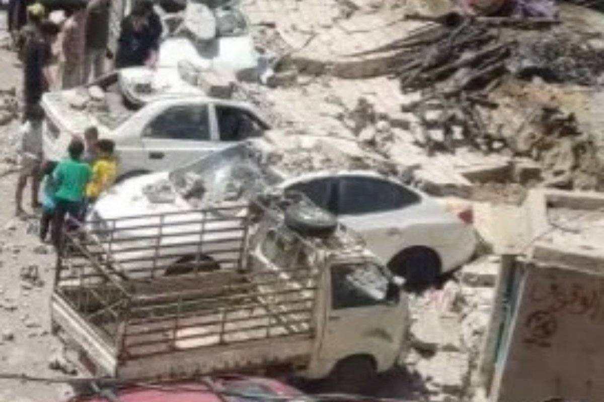 انهيار مفاجئ يهز صنعاء.. سيارات محطمة وخسائر كبيرة
