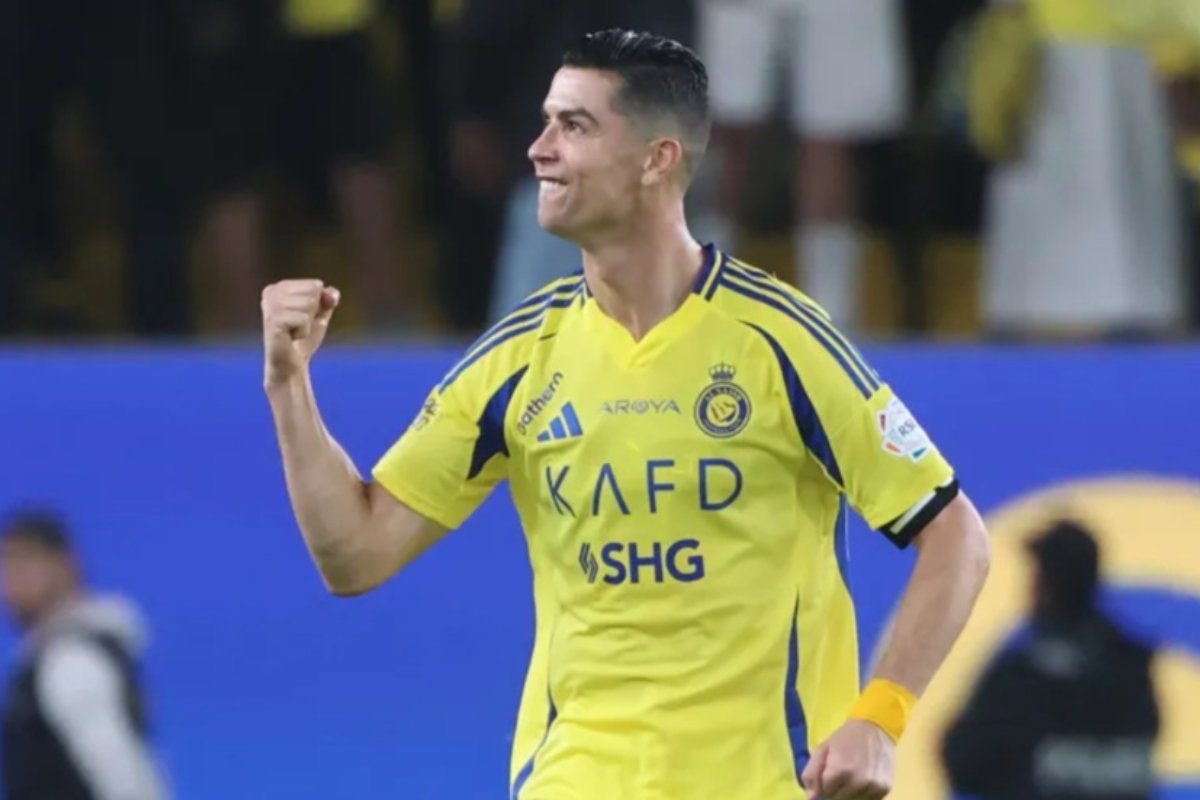 رونالدو يفتح النار على الكرة الذهبية: "جائزة زائفة لا قيمة لها"