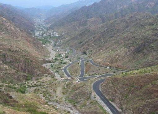 طريق صنعاء - يافع يتحول إلى ساحة مواجهة… والإغلاق يعلن رسمياً