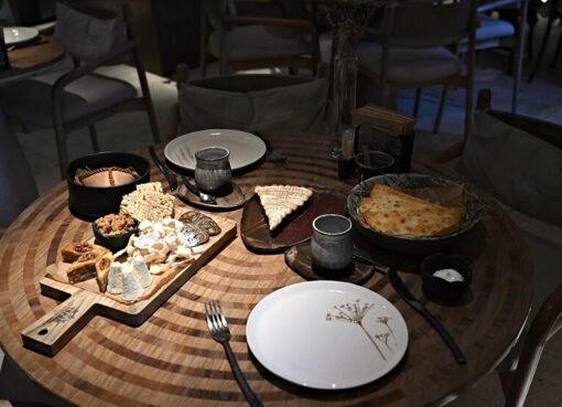 رحلة في عالم الأطباق: وجبات بأرقام خيالية وأخرى تكاد تكون مجانية