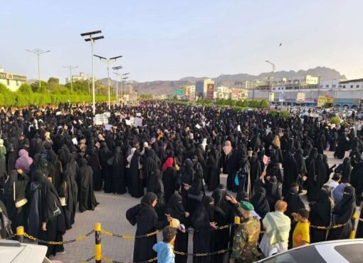 مذيع شهير يكشف الفارقةبين مظاهرة النساء في عدن وصنعاء؟شاهد ماقال