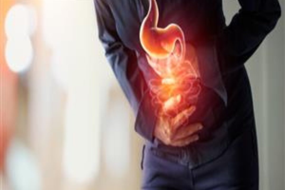 طبيب أمريكي يكشف عن علاج بسيط لحرقة المعدة في دقائق