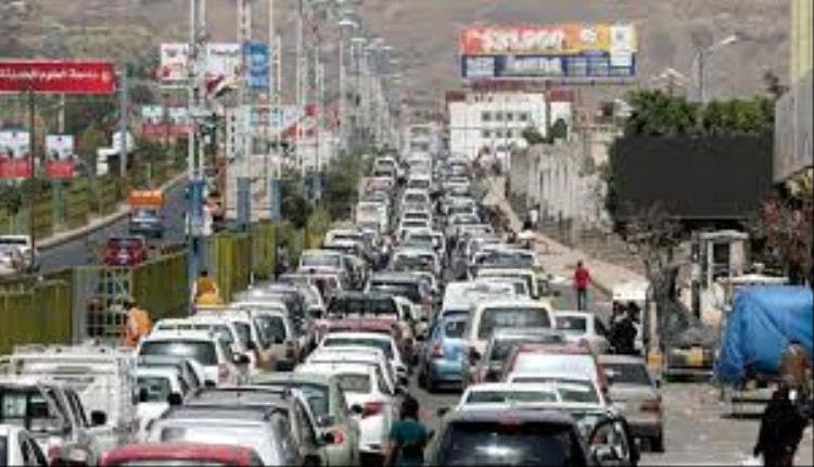 أزمة الوقود تشتعل.. طوابير بلا نهاية والسوق السوداء تنتعش في مناطق الحوثيين