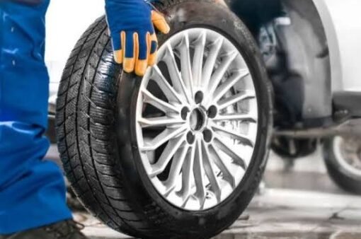 إشارات لا يجب تجاهلها.. متى يحين موعد تغيير إطارات سيارتك لضمان الأمان؟