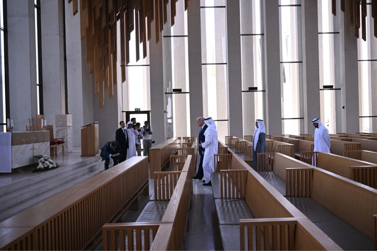 بالفيديو: ترامب في أبوظبي.. زيارة رمزية لبيت العائلة الإبراهيمية تُثير التساؤلات